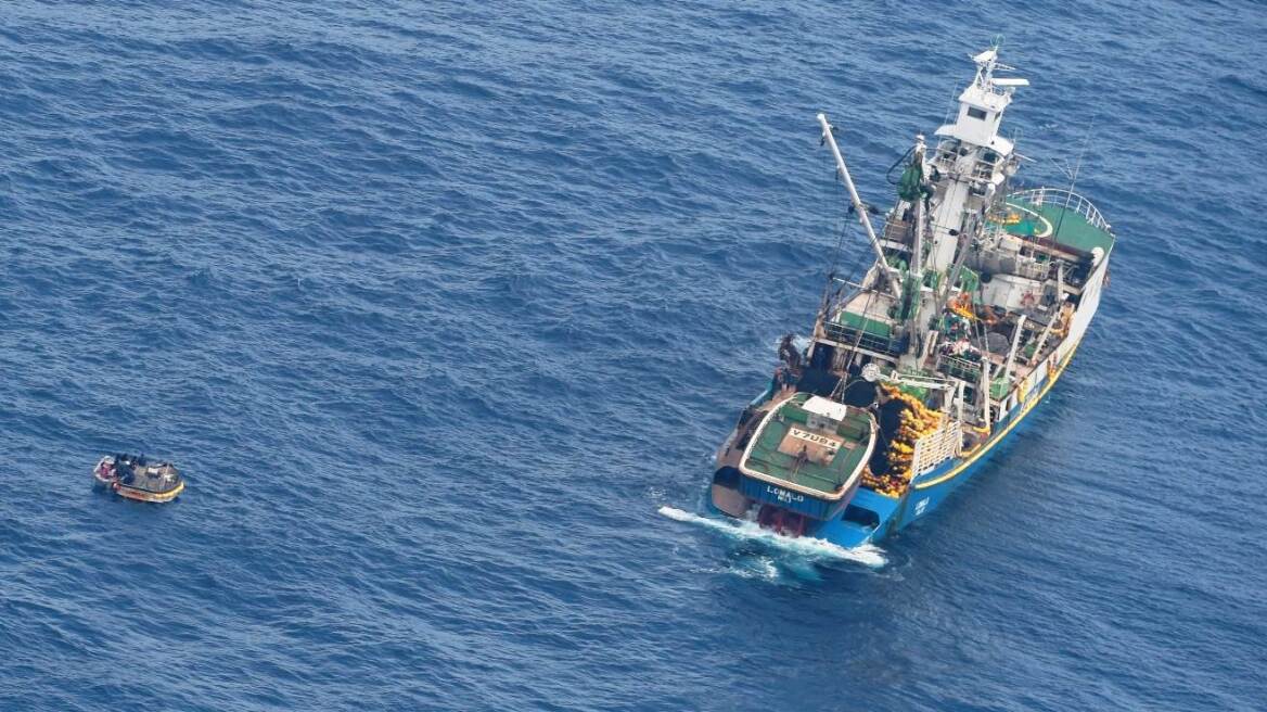 Βρέθηκαν επιζήσαντες στη μέση του Ειρηνικού Ωκεανού - Οκτώ μέρες μετά το ναυάγιο